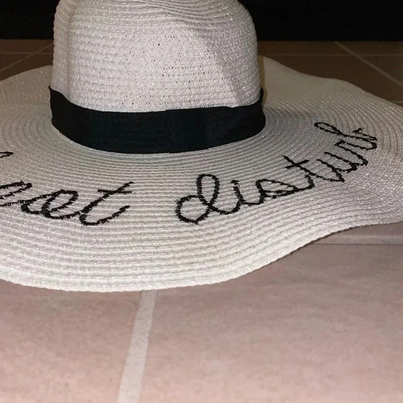 WHITE OVER SIZED DO NOT DISTURB LARGE BRIM EMBROIDERED BEACH HAT - Picture 6 of 9